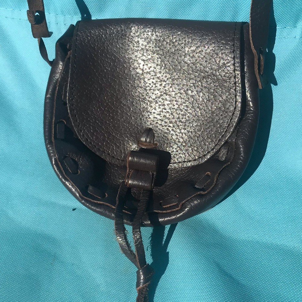 Small brown leather crossbody bag. Zipper pocket inside